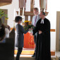  Pfarrer Joachim Nötzig und Vertrauensmann Lothar Budde bedanken sich bei der Architektin Claudia Nachtrab